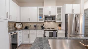 電冰箱、微波爐、烤箱、洗碗機