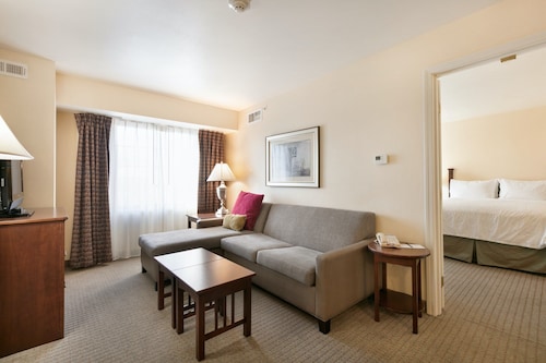 1 Bedroom Suite | FREE Breakfast + Laptop-friendly