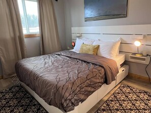 3 habitaciones, tabla de planchar con plancha y cuna de viaje 