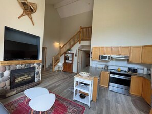 Kjøleskap, mikrobølgeovn, ovn og oppvaskmaskin