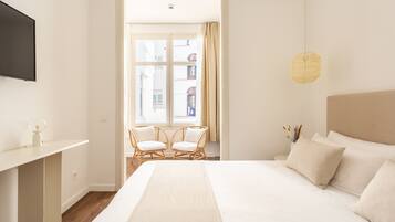 Habitación superior con 1 cama doble o 2 individuales | Cunas gratuitas, cuna de viaje, wifi gratis y ropa de cama