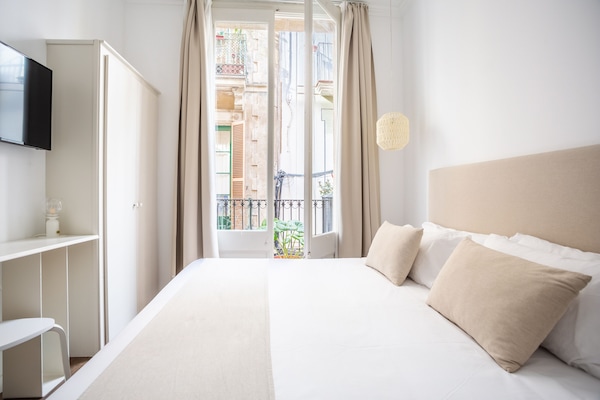 Cunas gratuitas, cuna de viaje, wifi gratis y ropa de cama