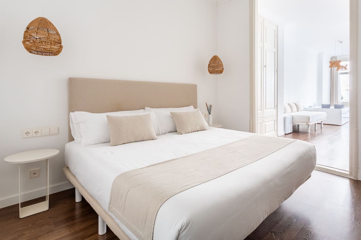 Deluxe-Doppel- oder -Zweibettzimmer | Kostenlose Babybetten, Reisekinderbett, kostenloses WLAN, Bettwäsche