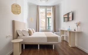 Free cribs/infant beds, travel crib, free WiFi, bed sheets - Divino Hotel (Sitges)