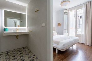 Signature Double or Twin Room | Free cots/infant beds, travel cot, free WiFi, bed sheets - Divino Hotel (Sitges)