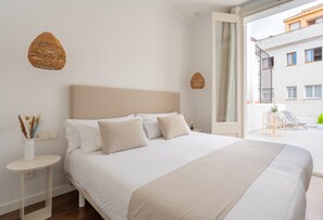Signature Double or Twin Room | Free cribs/infant beds, travel crib, free WiFi, bed sheets - Divino Hotel (Sitges)