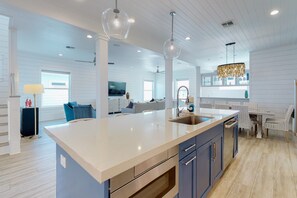 Interior - Gulf Views, Boardwalk, Heated Private Pool and Golf Cart Included (Port Aransas)