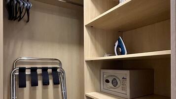 Business Double Room | Individually decorated, individually furnished, desk, iron/ironing board