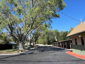 Exterior - Starlight Motel (Big Pine)