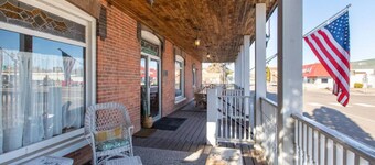 GH8 · #8 Grant House- The Rush Room