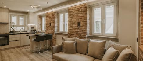 Una Smart TV, un reproductor estéreo