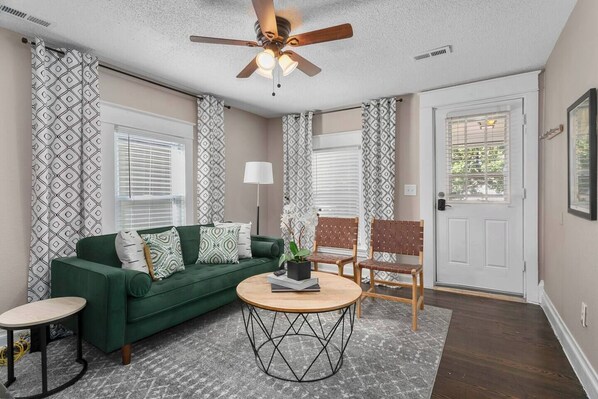 TV - 2-Bed Retreat Near KU Med W/Fenced Yard | 32 (Kansas City)