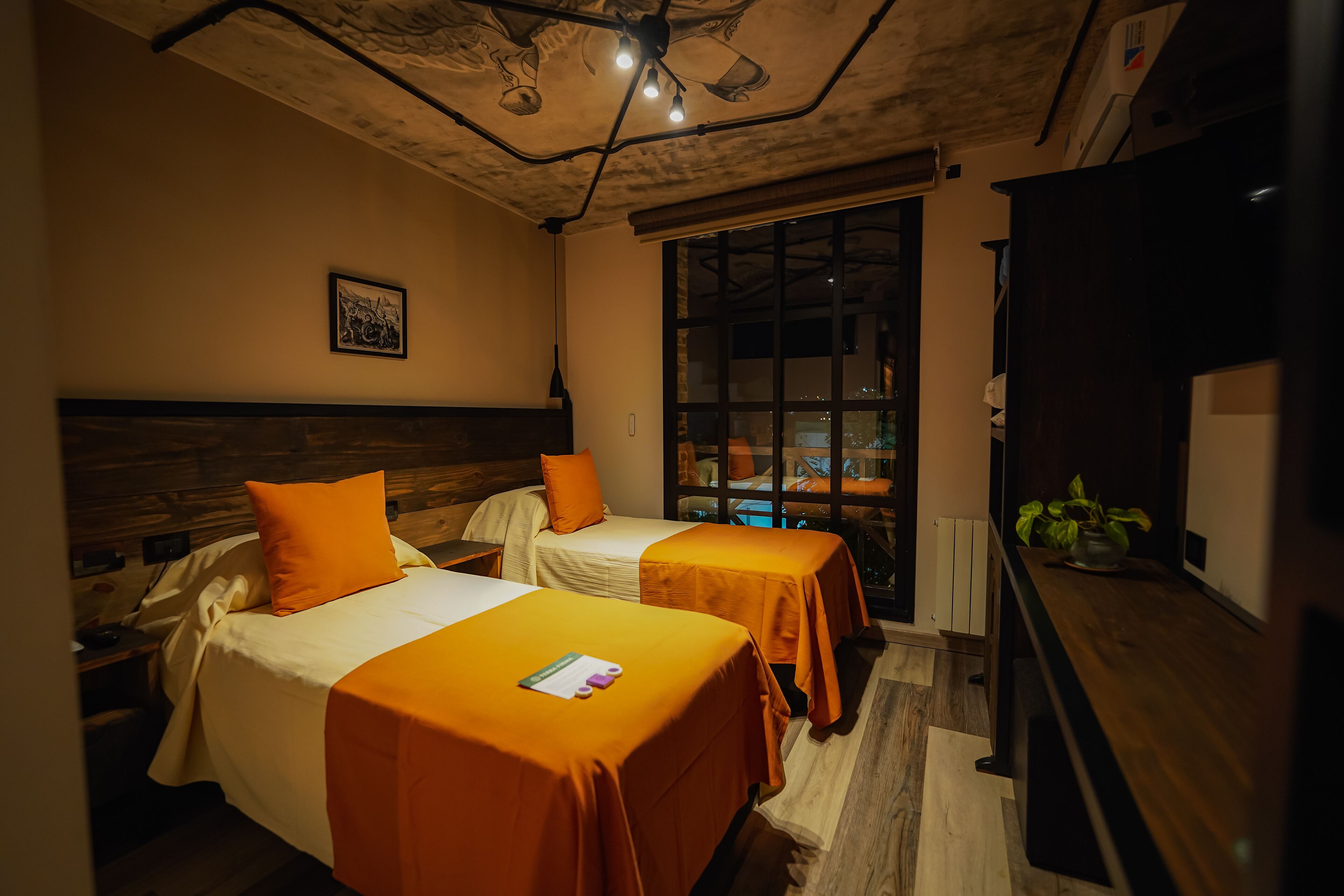 Habitación estándar | Colchones Select Comfort, caja fuerte, cortinas opacas