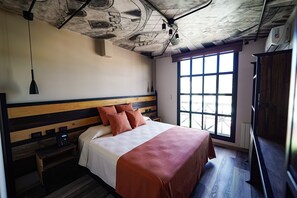 Dobbeltrom – superior | Senger med Select Comfort-madrass, safe på rommet og blendingsgardiner