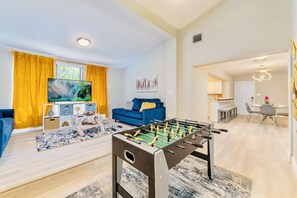 Smart TV, fireplace