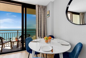 Dining - Winter Rates! Cozy Oceanview Suite w/ Full Kitchen (Myrtle Beach)
