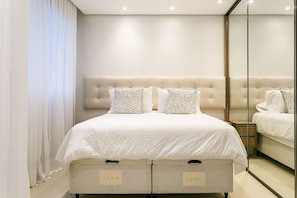 Ferros/tábuas de passar roupa, Wi-Fi, roupa de cama