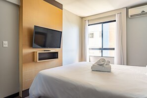 1 bedroom, iron/ironing board, Internet, bed sheets - Rooftop Pool with Sea and Bridge Views #CA22 (Florianópolis)