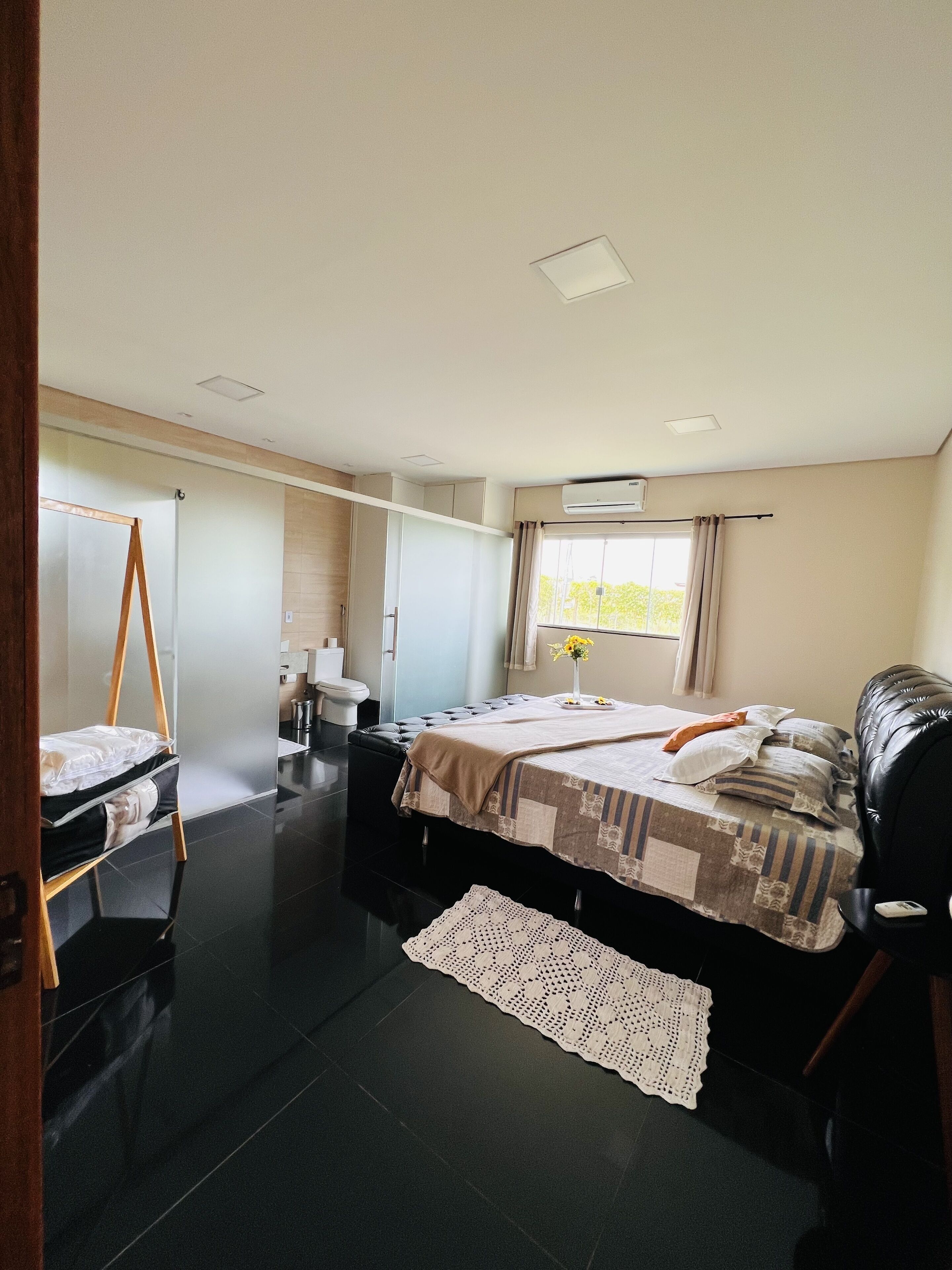 4 多间卧室、熨斗/熨衣板、免费 WiFi、床单