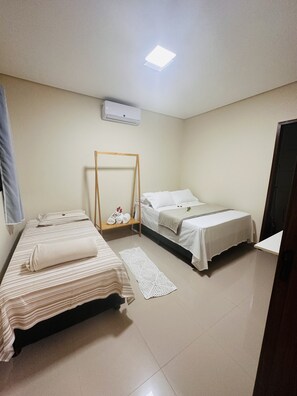 4 habitaciones, tabla de planchar con plancha y wifi gratis 