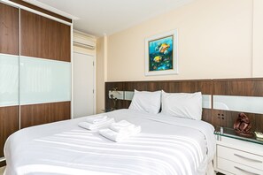 2 chambres, fer et planche à repasser, Wi-Fi, draps fournis