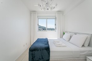 2 bedrooms, iron/ironing board, internet, bed sheets