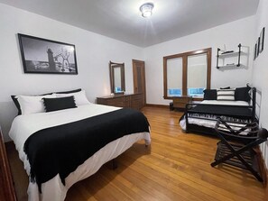 4 soverom, strykejern/-brett, wi-fi (inkludert) og sengetøy