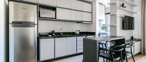 Fridge, microwave, oven, coffee/tea maker