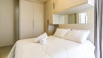 3 quartos, ferros/tábuas de passar roupa, acesso à internet