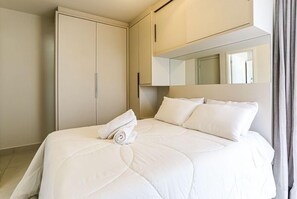 3 quartos, ferros/tábuas de passar roupa, acesso à internet
