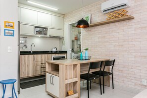 Fridge, microwave, oven, coffee/tea maker - WI-FI 100mb | Partial Sea View #CA32 (Florianópolis)