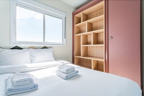 3 bedrooms, iron/ironing board, Internet, bed sheets