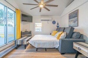 1 slaapkamer, een strijkplank/strijkijzer, wifi, beddengoed