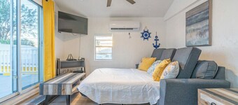 Lovely 1 bedroom with partial water view