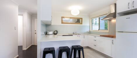 Réfrigérateur, four, plaque de cuisson, lave-vaisselle