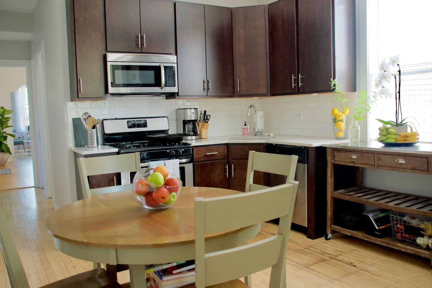 Coffee/tea maker, fridge, microwave, oven