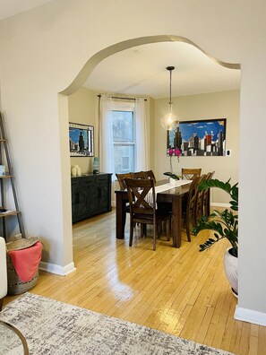 Interior - Discover and Experience the Ultimate Stay in Logan Square/ Avondale's Retreat (Chicago)