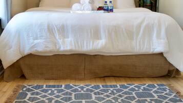 3 bedrooms, desk, iron/ironing board, travel crib