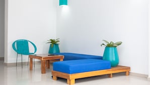 40-inch Smart TV with digital channels, streaming services - Puerta Aqua Hostel (Santa Marta)