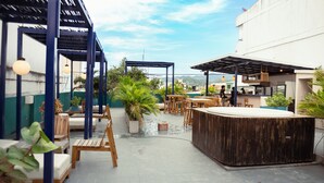 Bar (on property) - Puerta Aqua Hostel (Santa Marta)