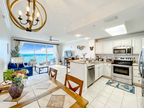 Lakefront Resort in Heart of Orlando Attractions - Tu Casa Vacations