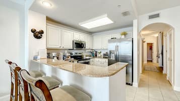 Family Condo (13428 Blue Heron Beach Drive, Orlando) | Blackout curtains, iron/ironing board, free WiFi, bed sheets