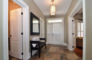 Interior - Rare chalet w/pool access and. a min from The Blue Mountains (The blue mountain)