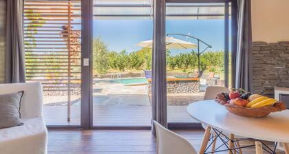 Stunning private villa for 2 guests with WIFI, private pool, A/C, TV and panoramic view