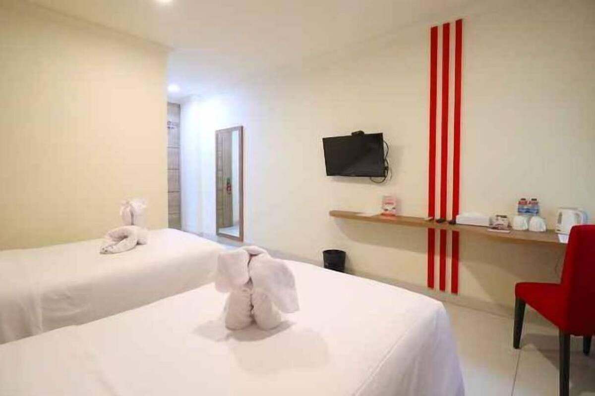 Schreibtisch, laptopgeeigneter Arbeitsplatz, kostenloses WLAN