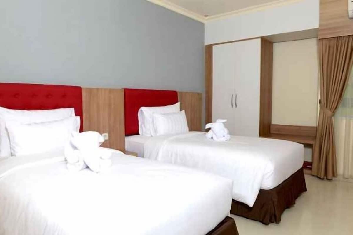 1 bedroom, desk, laptop workspace, free WiFi