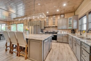 Réfrigérateur, four, plaque de cuisson, lave-vaisselle