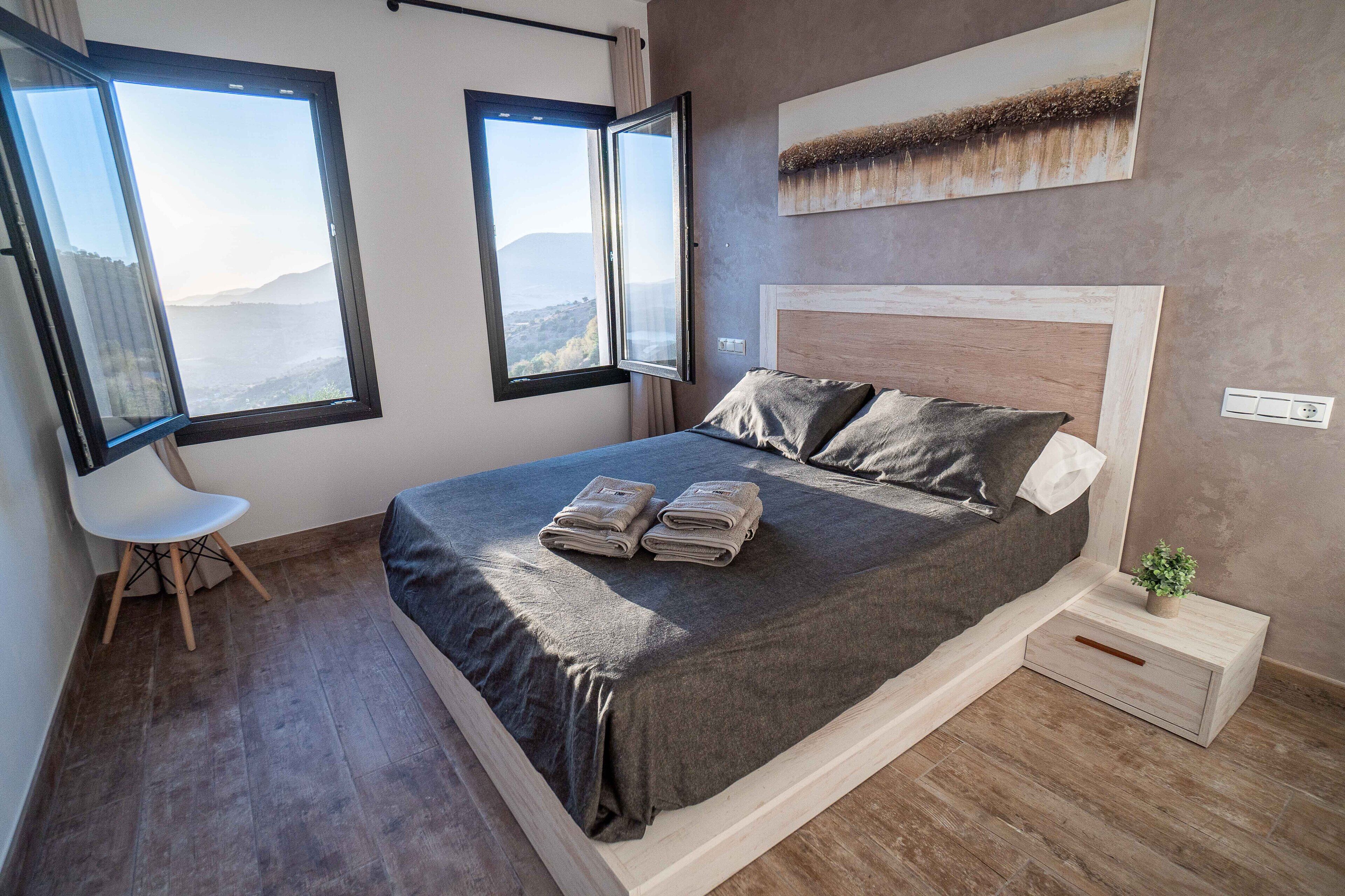 3 bedrooms, soundproofing, iron/ironing board, travel cot