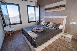 3 slaapkamers, geluiddichte muren, een strijkplank/strijkijzer