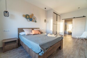 3 bedrooms, soundproofing, iron/ironing board, travel cot